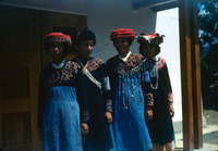 Taiwanese women in traditional dress Thumbnail